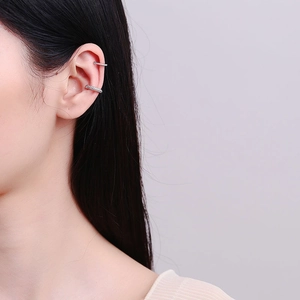 Ear cuff a forma di C in argento 925 con zirconi pavé per orecchie senza buco