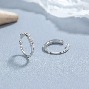 Set di earcuff a forma di C in argento sterling 925 con pavé di zirconi luminosi