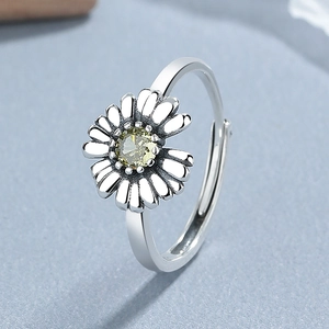 Adjustable S925 sterling silver daisy ring with vibrant yellow gemstone center