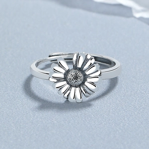 925 sterling silver daisy open ring featuring detailed petals on textured stone background