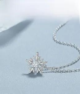 Detail der S925 Sterlingsilber Schneeflocke Anhänger mit Mehrschicht-Beschichtung