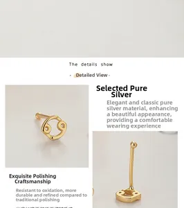 Détail macro du piercing de nez en argent sterling 925 poli avec finition dorée