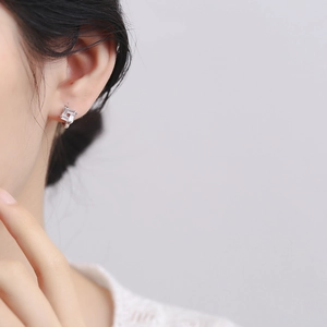 Boucles d'oreilles carrées en argent 925 pour femmes avec zircons et design géométrique