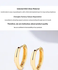 Détail de créoles en argent sterling 925 en forme de V avec plaquage en or épais durable