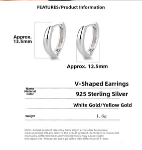 Détail macro de créoles en argent sterling 925 en forme de V avec dimensions