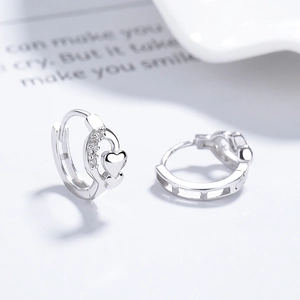 Ohrringe aus 925 Sterlingsilber mit Herz-Design und funkelnden Zirkonia Steinen