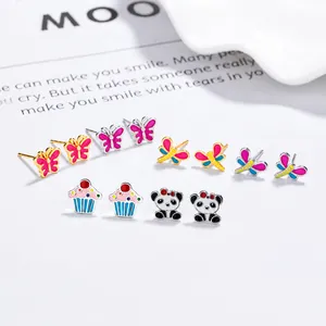 Set orecchini a lobo in argento 925 con farfalla panda e cupcake in smalto colorato