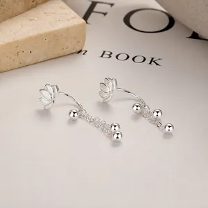 925 zilveren lotus kwastjes oorbellen met kralenfranje in een elegante setting