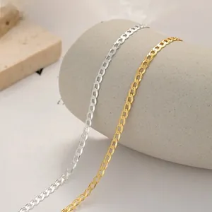 Detailed view of 925 sterling silver minimalist curb chain in gold and silver finishes