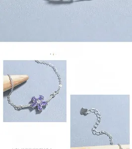 Dettaglio macro del bracciale in argento 925 con fiore in zircone viola e finitura lucida