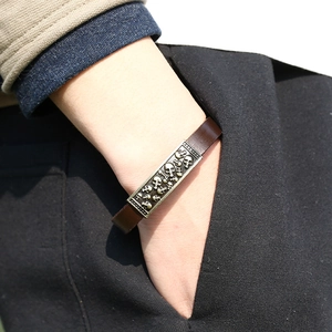 Bracelet rétro en cuir marron pour homme avec charmes de crâne en bronze style punk