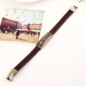Bracelet vintage en cuir de vachette marron pour homme avec plaque en métal doré et fermoir