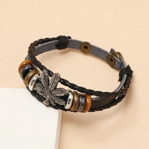 Bracciale multistrato in pelle con ciondolo a foglia d'acero argento e chiusura a scatto