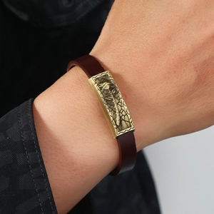 Bracelet en cuir marron rétro avec plaque métallique fleurie en bronze pour hommes