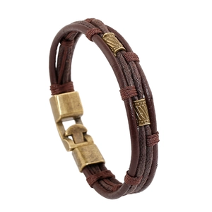 Braccialetto Multistrato in Pelle Intrecciata Vintage per Uomo Donna Stile Punk Boho con Accenti in Lega di Bronzo Gioielli Casual