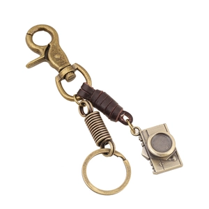 Vintage Genuine Cowhide Leather Keychain Retro Alloy Camera Pendant Handcrafted Industrial Style Key Ring Bag Charm For Men Women
