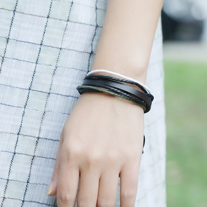 Multilayer retro woven leather bracelet for women featuring minimalist rope design style