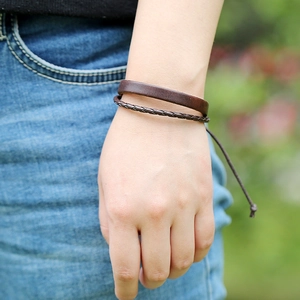 Bracciale multistrato in pelle marrone fatto a mano con cordino regolabile all'aperto