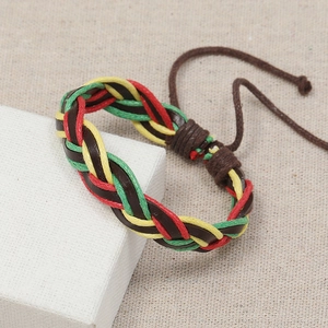 Bracelet en cuir tressé style Jamaïque avec fils de coton rouge, jaune et vert