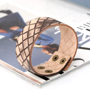 Punk vintage khaki brown leather bracelet with embossed rhombus patterns and metal snaps