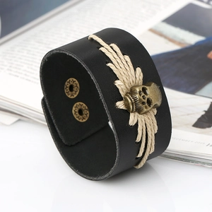 Bracelet punk en cuir noir tressé avec crâne en bronze et boutons pressions réglables
