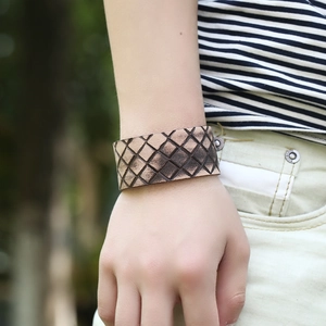 Vintage dark brown leather punk bracelet with diamond pattern texture for men