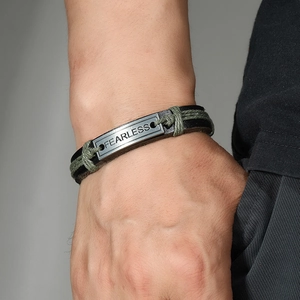 Men's retro leather bracelet with FEARLESS metal plaque and green woven rope