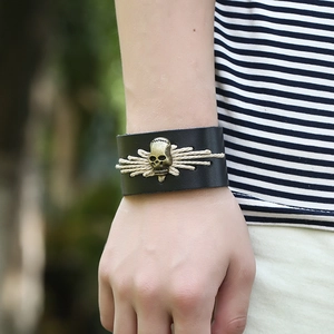 Bracelet punk vintage en cuir tressé noir avec tête de mort en bronze antique