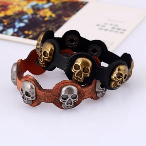 Vintage Lederarmbänder mit Totenkopf aus Metall in Schwarz und Braun für Herren