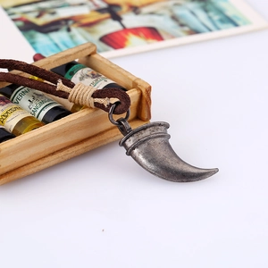 Retro punk genuine leather necklace featuring a vintage bull horn pendant for men