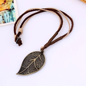Collier pendentif feuille en bronze vintage avec cordon en cuir véritable tressé marron