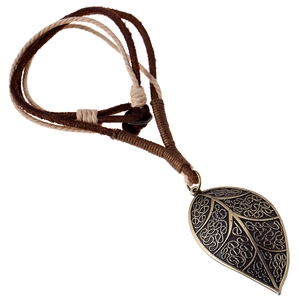 Collier en Cuir Avec Pendentif Feuille en Alliage de Bronze Vintage pour Hommes et Femmes Corde Tressée Bijoux de Mode Style Punk Bohême
