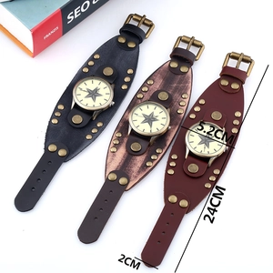Trois bracelets punk vintage en cuir large avec clous en métal et cadran boussole étoile