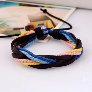 Handgefertigtes mehrlagiges geflochtenes Lederarmband mit verstellbarer Kordel für Damen