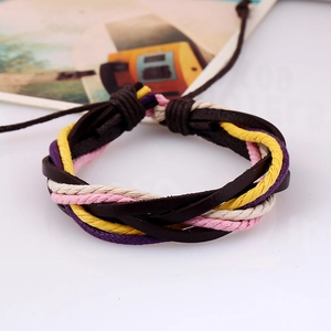 Handgefertigtes mehrlagiges Lederarmband mit verstellbarem buntem Baumwollkordel-Design