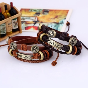 Set bracciale multistrato in pelle marrone artigianale con ciondoli trifoglio Irlanda