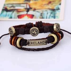 Bracciale retrò multistrato in pelle intrecciata con ciondolo a trifoglio e perline in legno