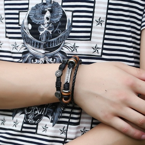 Bracciale multistrato in pelle da uomo con ciondolo Irlanda e simboli celtici