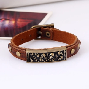 Bracciale vintage in pelle marrone con teschi in lega di bronzo e design rock punk