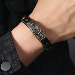 Minimalistisches Lederarmband mit bronzenem Yin-Yang-Symbol und Retro-Nieten für Damen