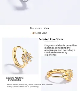 Vue détaillée des boucles d'oreilles créoles en argent S925 avec étoiles brillantes