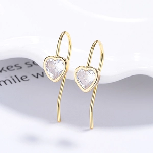 Boucles d'oreilles en argent 925 avec zircons en cœur et crochets dorés élégants