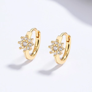 Boucles d'oreilles créoles flocon en argent 925 doré serties de cristaux scintillants
