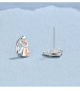 Orecchini a perno S925 in argento sterling con figura abbraccio bicolore oro rosa