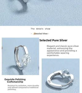Vue macro montrant le poinçon S925 et le détail de l'argent poli sur boucles zircon