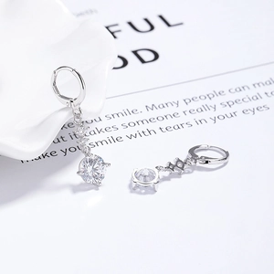 Boucles d'oreilles créoles en argent 925 avec zircons ronds brillants et poinçon s925