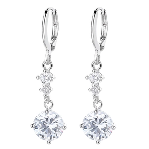 Boucles d'oreilles en argent 925 avec trois zircons ronds gradués et design pampille élégant