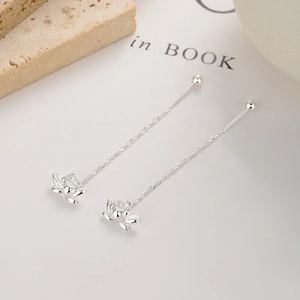 Boucles d'oreilles élégantes en argent 925 avec fleur de lotus et longues chaînettes