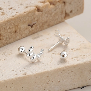 Boucles d'oreilles croissant en argent 925 avec fermoir à vis sur pierre beige