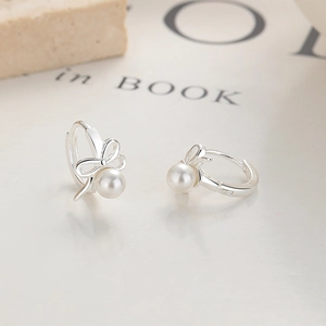 Elegante 925 Sterling Silber Schleifenohrringe mit weißen Perlen und Creolen-Design